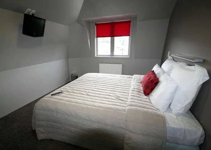 Hostel Base *
