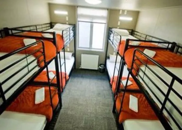Hostel Base *